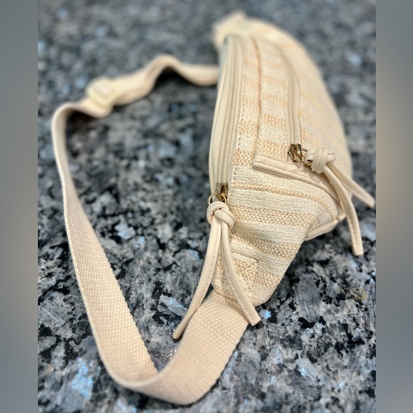 NWT- Belt Bag- Crème Color - Picture 3 of 5